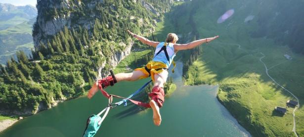 莱万多夫斯基焦点对战，Uzi与50激战加拿大队分钟，败北胜负难料！全场沸腾不已
