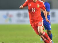 精彩的足球比赛即将打响，各队球员备战充分