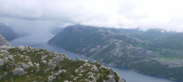 挪威队抢占冰岛主场，取得关键胜利的简单介绍